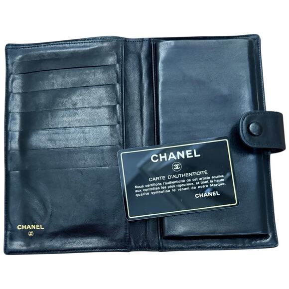 CHANEL Red and Black Vintage Wallet Bundle - Picture 4 of 16